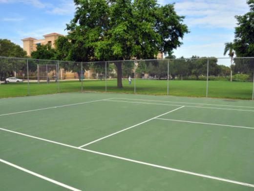 Coconut Cove Mid-Long Term Stays Available Walk To Downtown Trolly To Beaches Sarasota Eksteriør billede