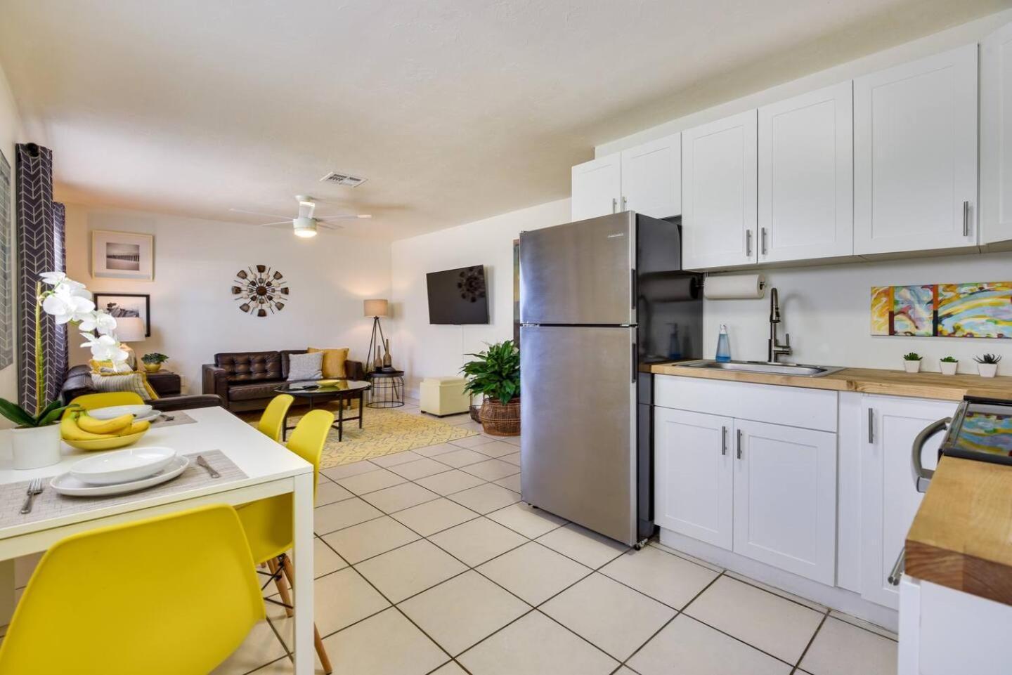 Coconut Cove Mid-Long Term Stays Available Walk To Downtown Trolly To Beaches Sarasota Eksteriør billede