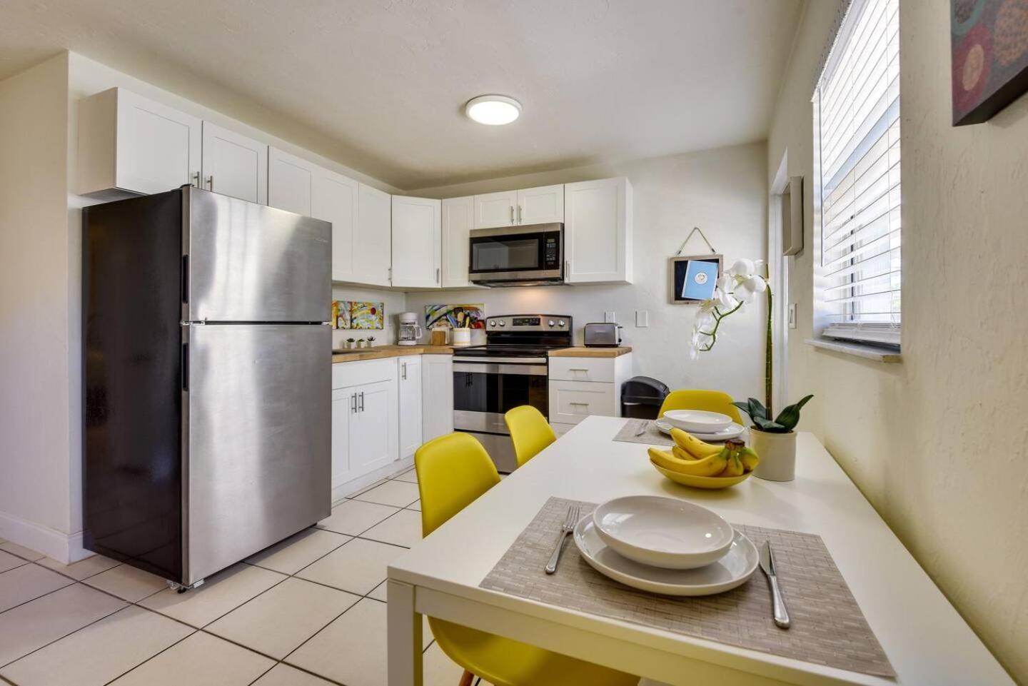 Coconut Cove Mid-Long Term Stays Available Walk To Downtown Trolly To Beaches Sarasota Eksteriør billede