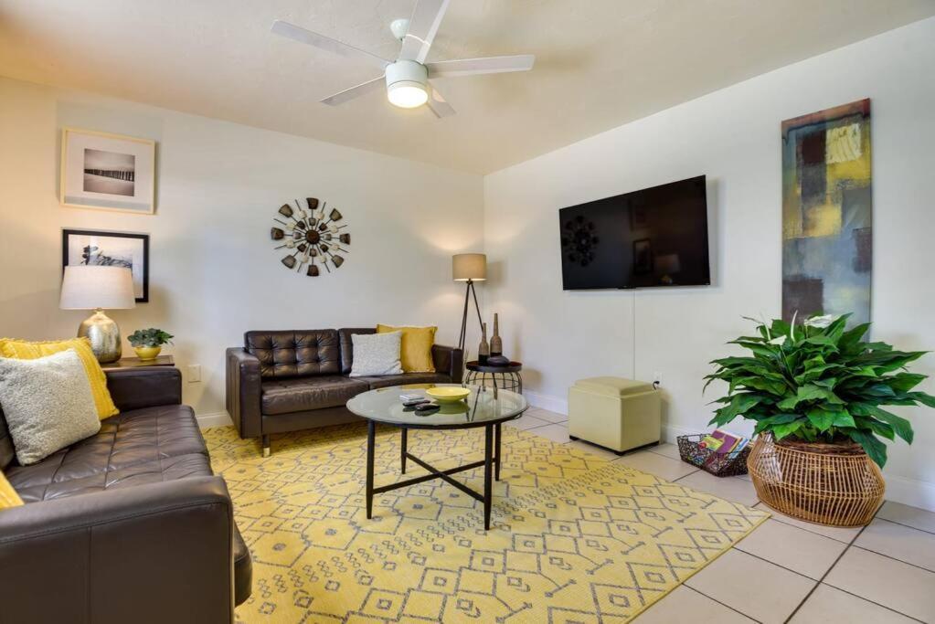 Coconut Cove Mid-Long Term Stays Available Walk To Downtown Trolly To Beaches Sarasota Eksteriør billede